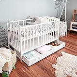 Alcube mitwachsendes Babybett 120x60 in weiß mit Schubladen als Set. Kinderbett als Gitterbett