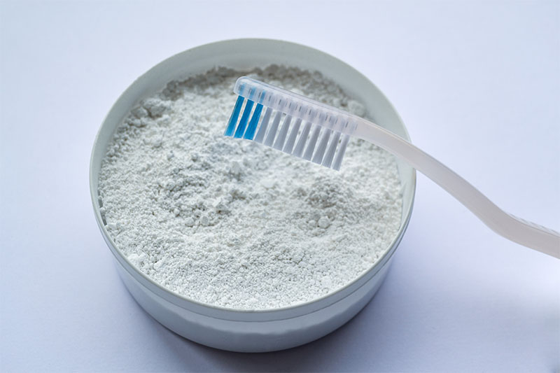 Zahnpulver oder Tabletten als Alternative zu Kinderzahnpasta