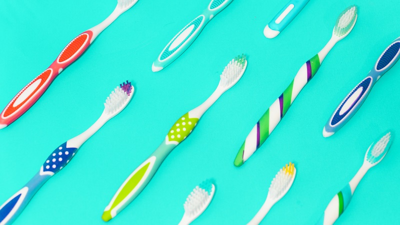 Verschiedene Arten von Baby-Zahnbürsten